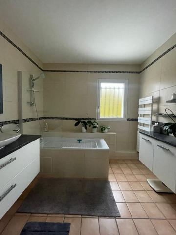 Maison - 7 pièces - 204 m²