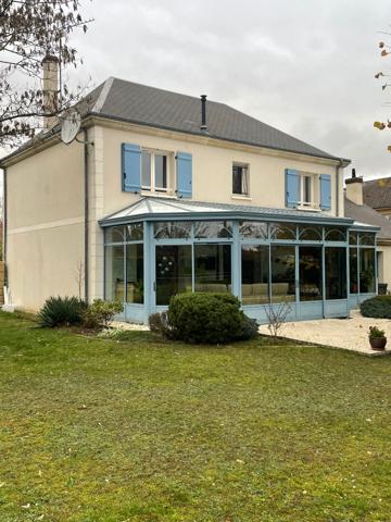 Maison - 7 pièces - 204 m²