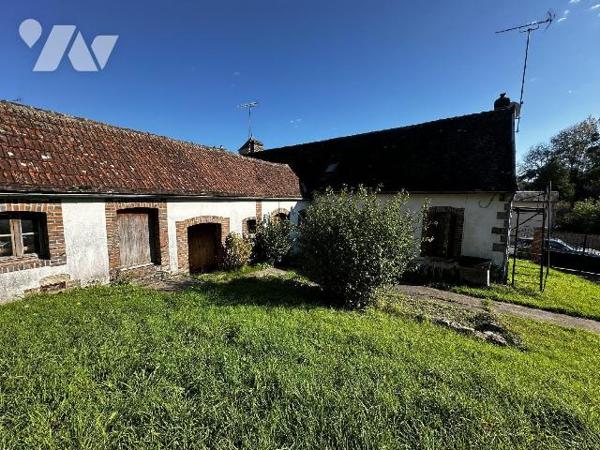 Longère comprenant au rez-de-chaussée une entrée sur salon avec cheminée insert, salle à manger...