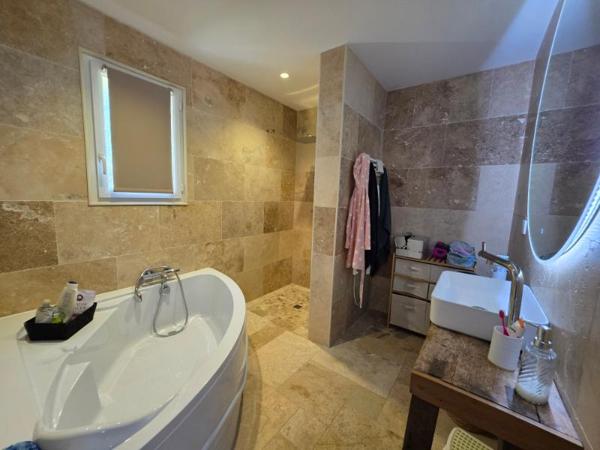 Maison 215 m2 avec piscine, 6 chambres