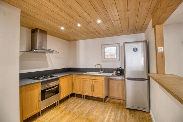 Dernier étage, T3 atypique avec extérieur – Voiron centre, à 5 min de la gare