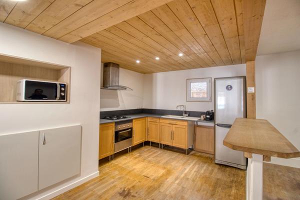 Dernier étage, T3 atypique avec extérieur – Voiron centre, à 5 min de la gare