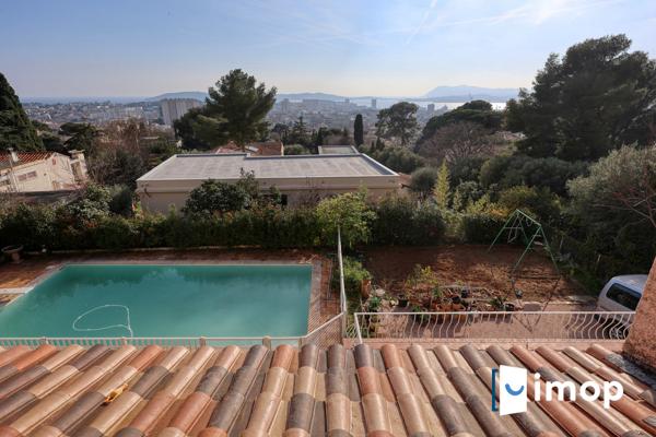 Villa  avec piscine à rénover