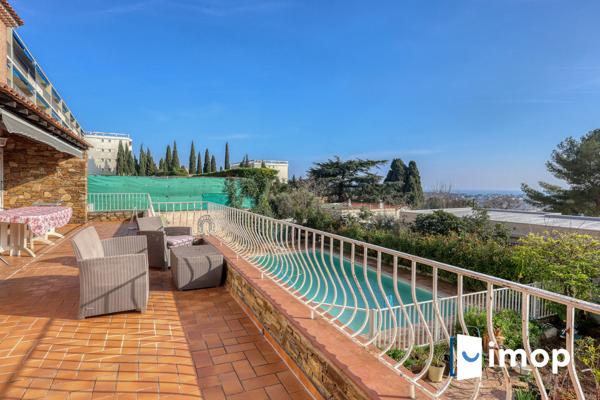 Villa  avec piscine à rénover