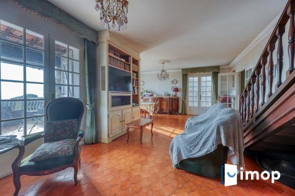 Villa  avec piscine à rénover