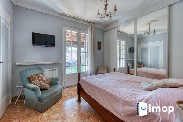Villa  avec piscine à rénover