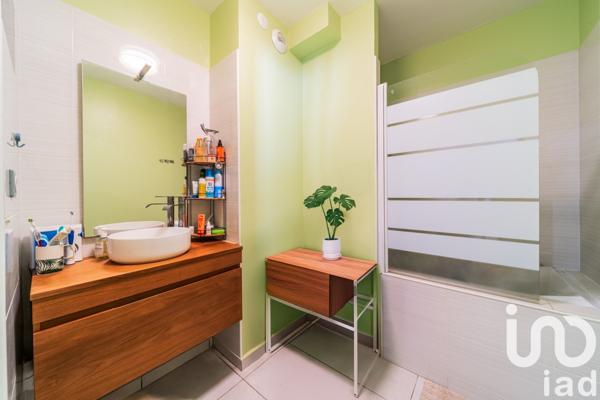 Appartement 4 pièces de 102 m² à Saint-Pierre (97410)