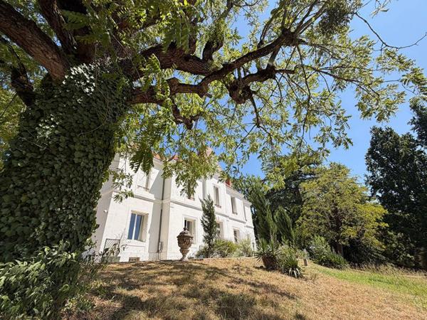 Élégant manoir avec maison d'amis, 11 hectares et vue panoramique