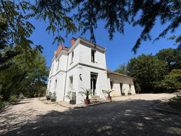 Élégant manoir avec maison d'amis, 11 hectares et vue panoramique