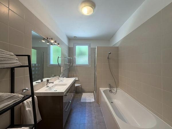 Élégant manoir avec maison d'amis, 11 hectares et vue panoramique