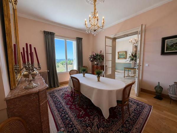Élégant manoir avec maison d'amis, 11 hectares et vue panoramique