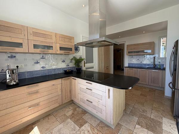 Élégant manoir avec maison d'amis, 11 hectares et vue panoramique