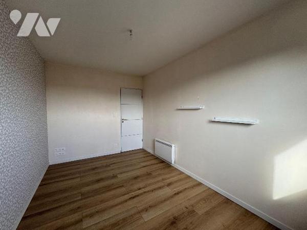 Belle prestation pour cette maison de 155 m² sur trois niveaux, exposée sud, située dans un qua...