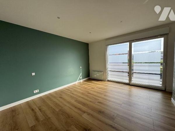 Belle prestation pour cette maison de 155 m² sur trois niveaux, exposée sud, située dans un qua...