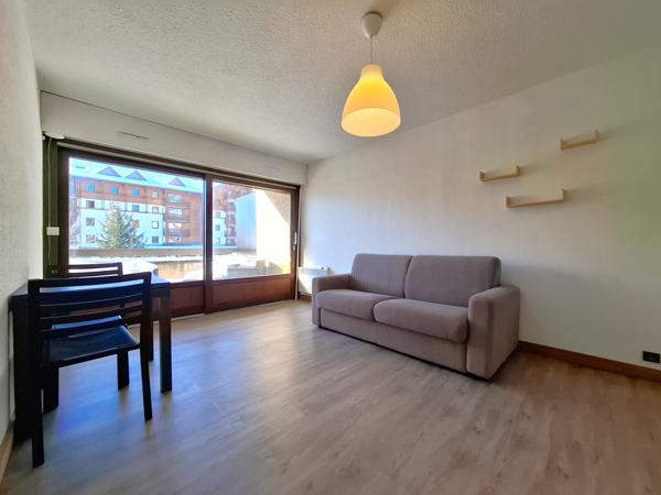 Studio - " Face aux Pistes " - Le PROREL