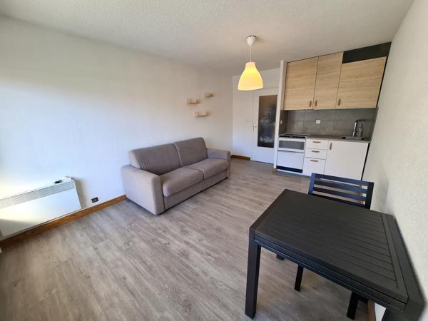 Studio - " Face aux Pistes " - Le PROREL