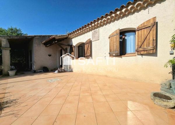 Villa indépendante en fond d'impasse à 15 mn à pied des plages et du port du Brusc.