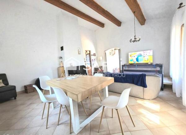 Villa indépendante en fond d'impasse à 15 mn à pied des plages et du port du Brusc.