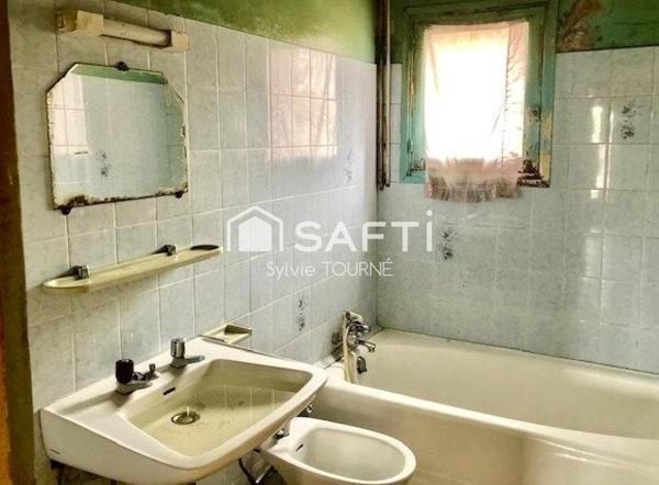 MAISON PLAIN PIED A RENOVER  JARDIN ET GARAGE