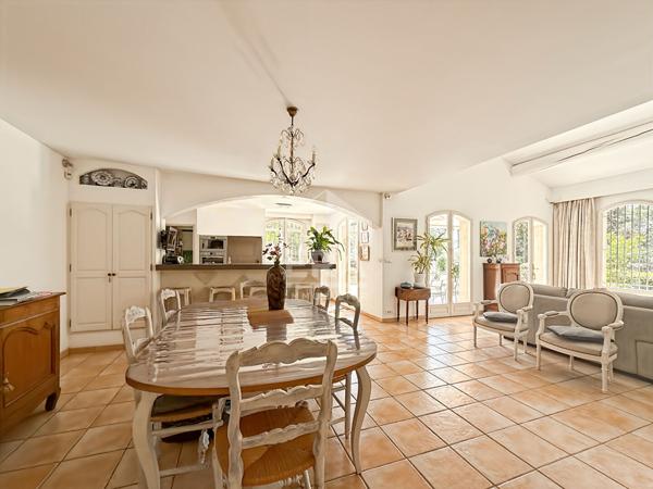 Maison Bouc Bel Air 7 pièce(s) 252 m2