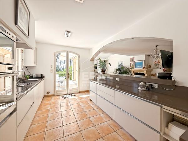 Maison Bouc Bel Air 7 pièce(s) 252 m2