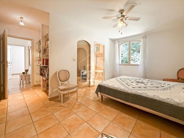 Maison Bouc Bel Air 7 pièce(s) 252 m2