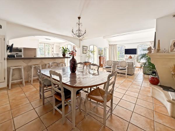 Maison Bouc Bel Air 7 pièce(s) 252 m2