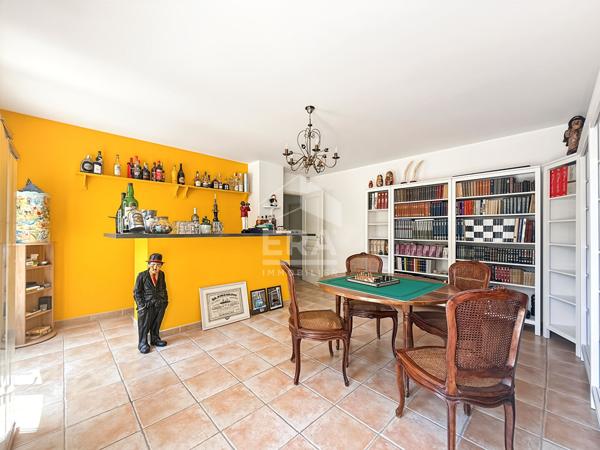 Maison Bouc Bel Air 7 pièce(s) 252 m2
