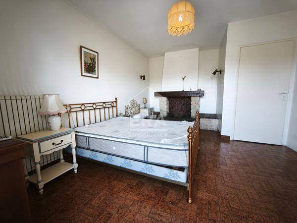 Propriété familiale avec ascenseur, piscine et maison d'invités