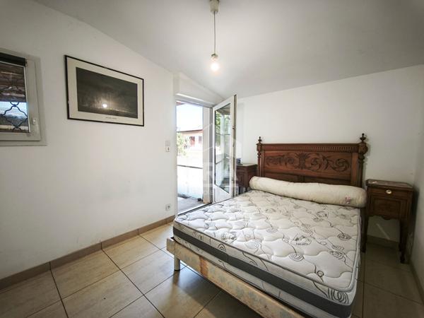Propriété familiale avec ascenseur, piscine et maison d'invités