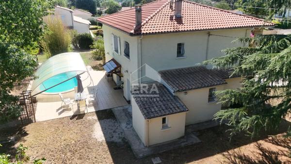 Propriété familiale avec ascenseur, piscine et maison d'invités