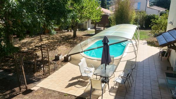 Propriété familiale avec ascenseur, piscine et maison d'invités