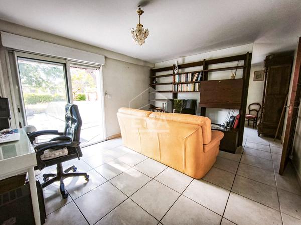 Propriété familiale avec ascenseur, piscine et maison d'invités