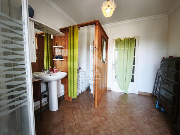Propriété familiale avec ascenseur, piscine et maison d'invités