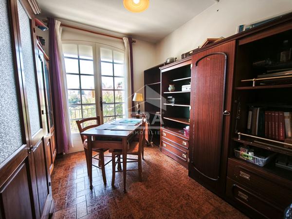 Propriété familiale avec ascenseur, piscine et maison d'invités