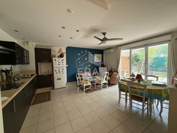 A VENDRE 13600 LA CIOTAT APPARTEMENT T3 DE 65M² EN REZ DE JARDIN AVEC TERRASSE  DEUX PLACES DE PARKING