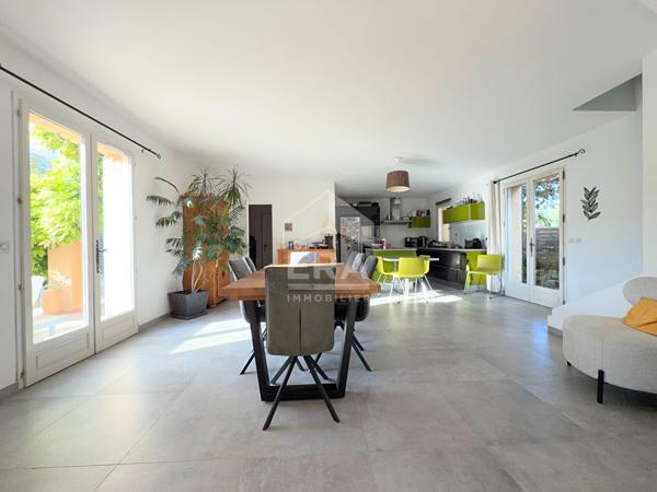 A VENDRE 84120 PERTUIS MAISON TYPE 5 PIECES DE 136 M² AVEC JARDIN, PISCINE ET GARAGE.