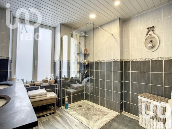 Immeuble à vendre 216 m² Condé-Sainte-Libiaire