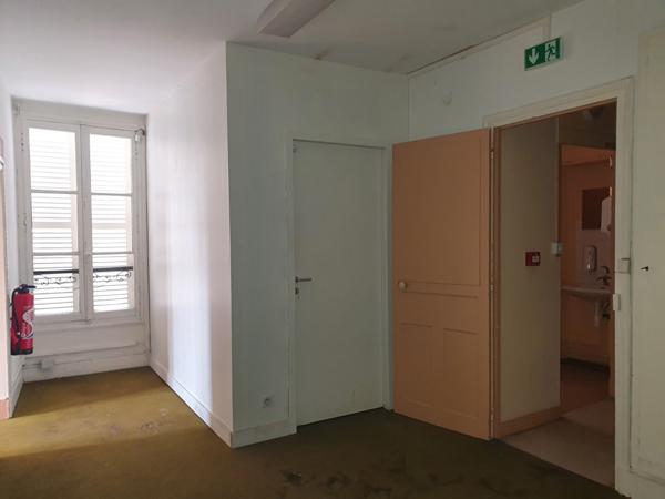 IMMEUBLE COMMERCIAL À VENDRE À SAINT AIGNAN