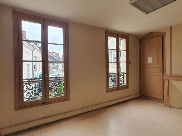 IMMEUBLE COMMERCIAL À VENDRE À SAINT AIGNAN