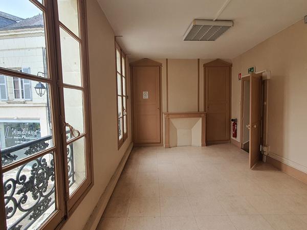 IMMEUBLE COMMERCIAL À VENDRE À SAINT AIGNAN