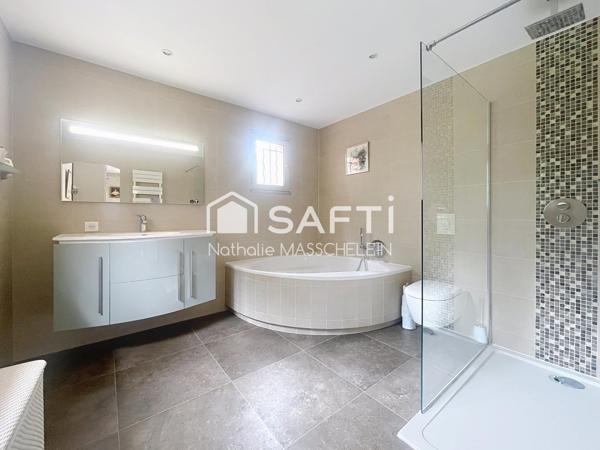 Maison 7pc à vendre à Bagnols-en-forêt proche mer