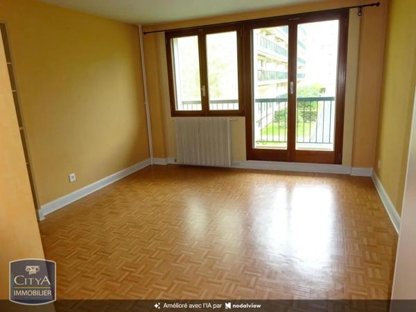 Appartement à louer 2 pièces 48.6m² Corbeil-Essonnes (91100)