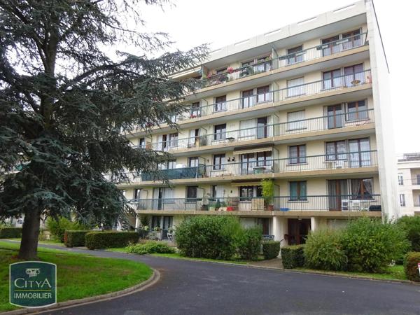 Appartement à louer 2 pièces 48.6m² Corbeil-Essonnes (91100)