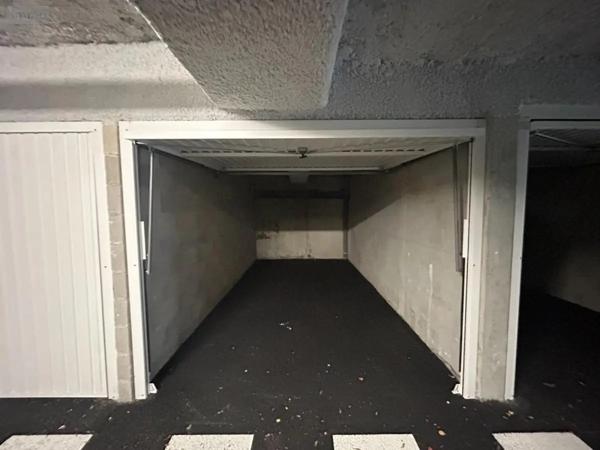 Location - Garage et parking Reims 51100 13 m 2