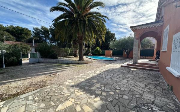 Maison à vendre    5 pièces • 148 m2 Six-Fours-les-Plages