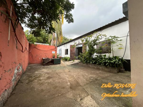 À LOUER – Local commercial +200m² - SAINT DENIS CENTRE VILLE(974)