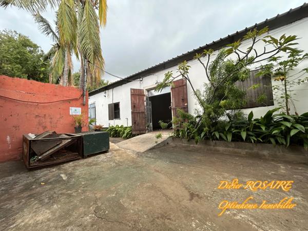 À LOUER – Local commercial +200m² - SAINT DENIS CENTRE VILLE(974)
