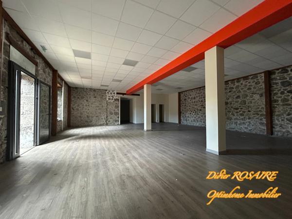 À LOUER – Local commercial +200m² - SAINT DENIS CENTRE VILLE(974)