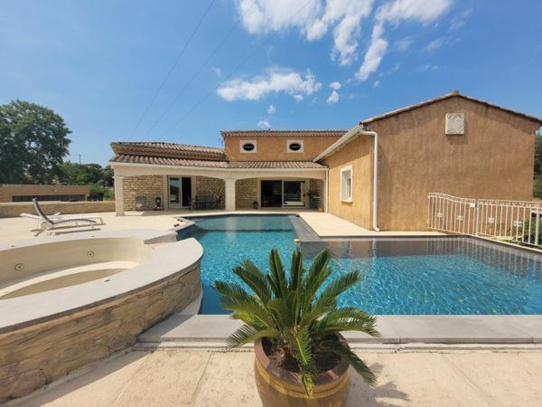 Maison à vendre    5 pièces •  Saint-Martin-d'Ardèche